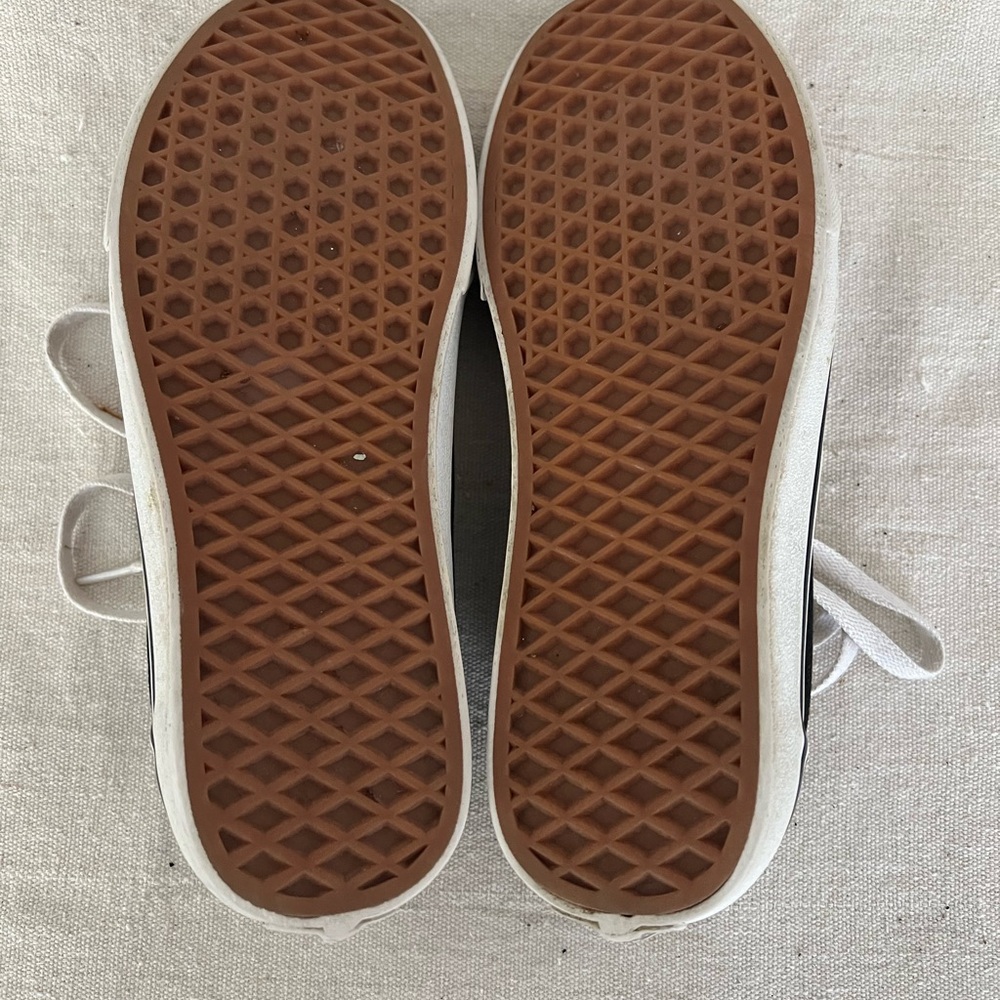Classic Vans with Box - Women’s Size 9 - Black & White - Picture 5 of 8